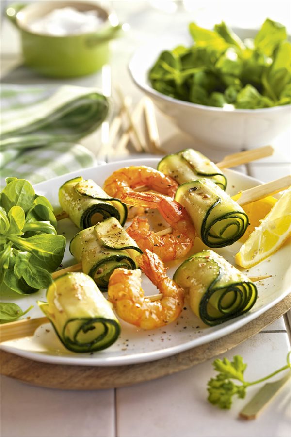 Recetas para adelgazar: brochetas de langostino con calabacín.