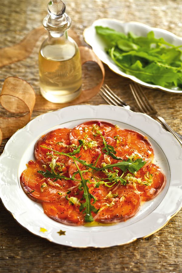 Recetas para adelgazar: carpaccio de salmón con ensalada.