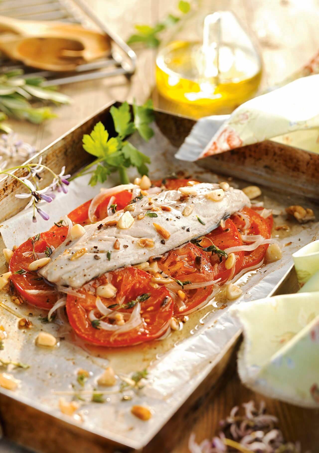 Cenas ligeras caballa al horno con frutos secos