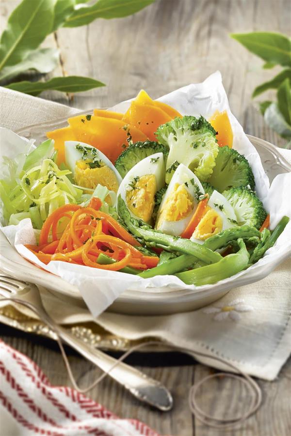 Cenas ligeras: hortalizas en papillote con huevo