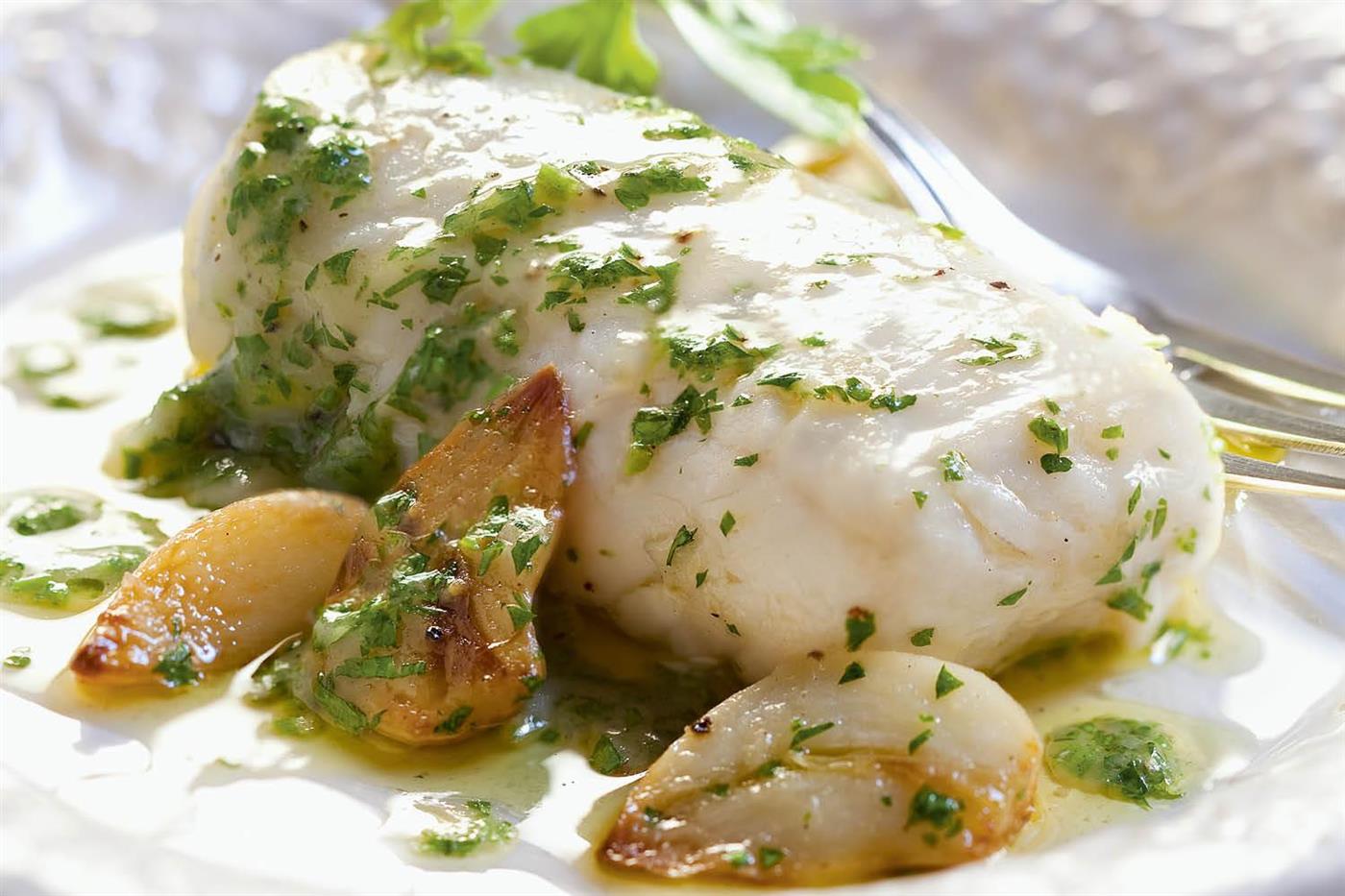 cenas vientre plano merluza salsa verde