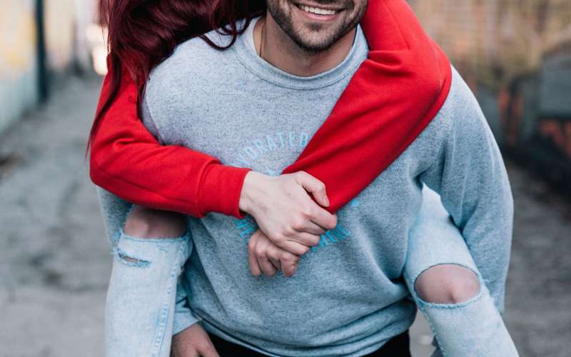 ¿Cómo saber si le gustas a un hombre por su lenguaje corporal?