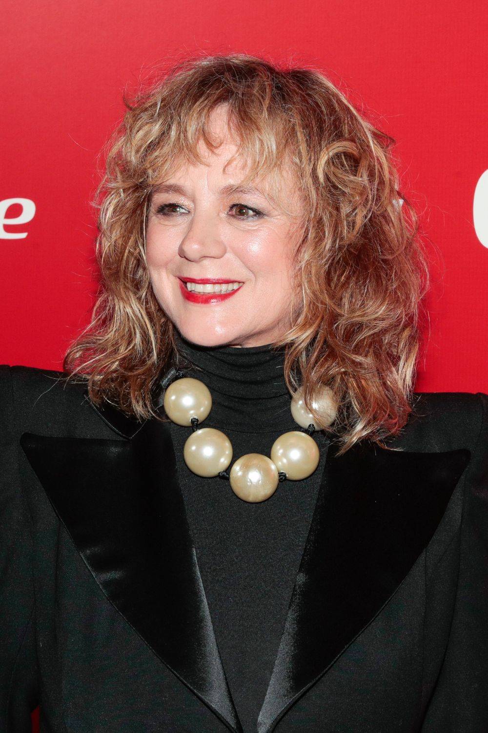 Cortes de pelo corto para mujeres de 60 años: Bob capeado