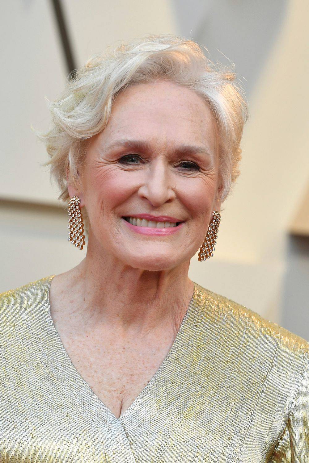 Cortes de pelo corto para mujeres de 60 años: Pixie ondulado