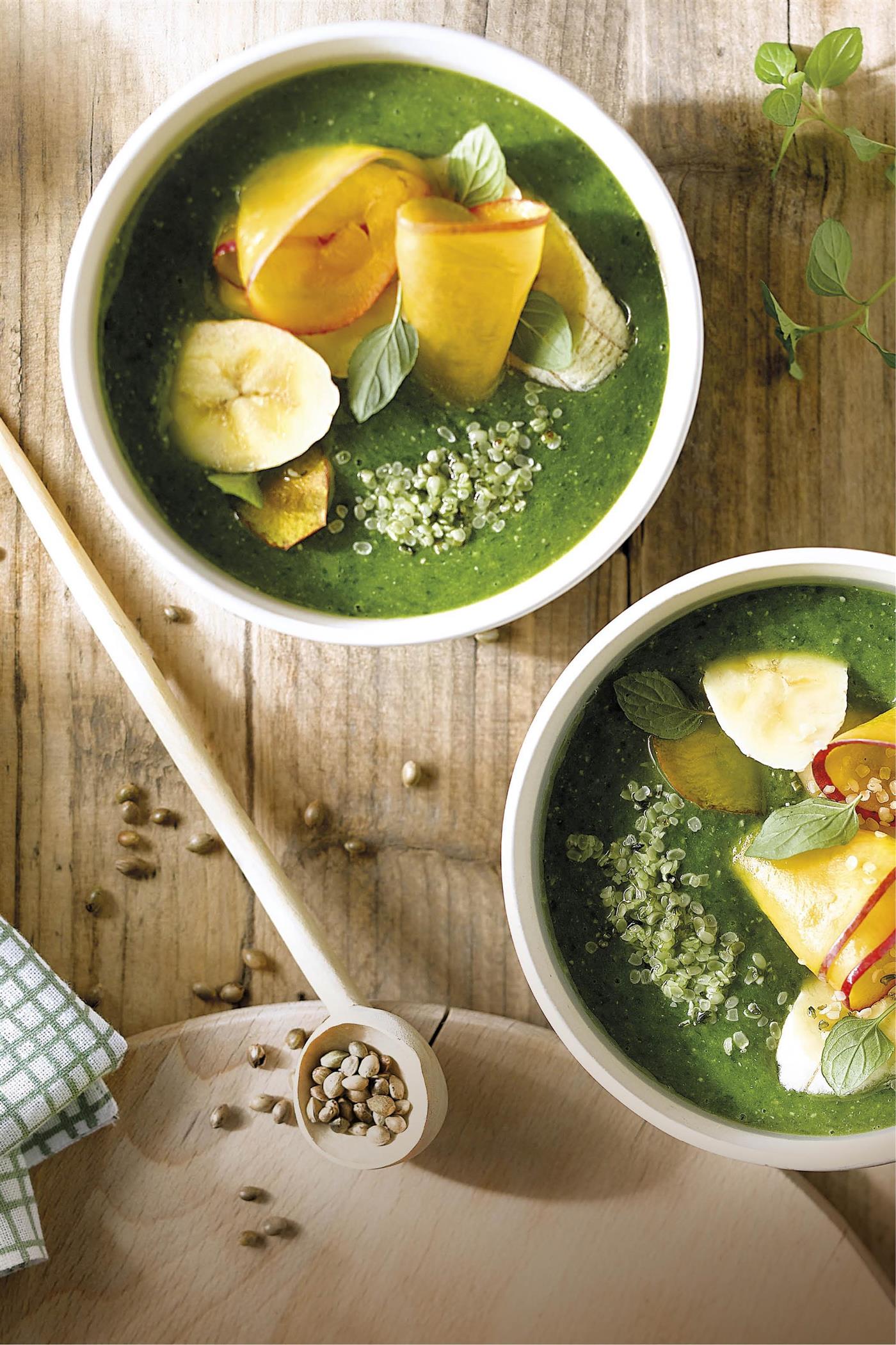 Batido verde con mango, plátano y germinados