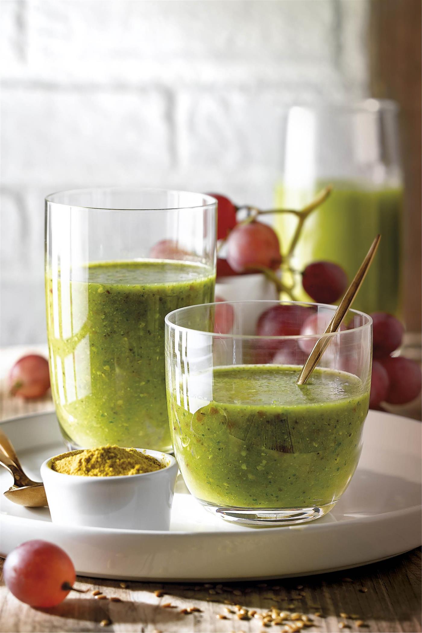 Batido verde de acelga y lechuga con uva
