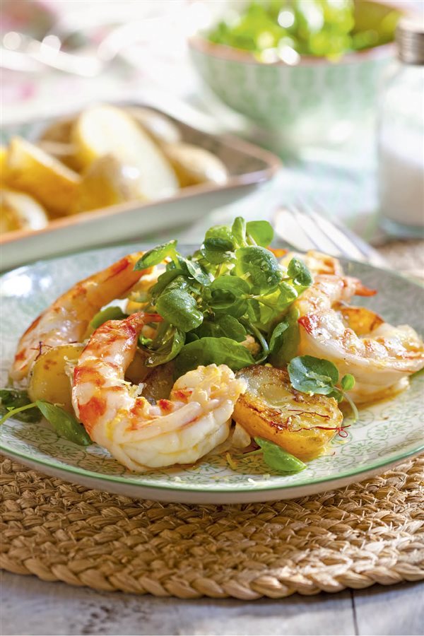 Recetas para adelgazar: ensalada de langostinos con patatas.