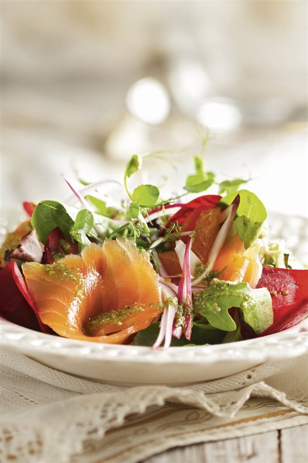 Recetas para adelgazar: ensalada de salmón marinado.