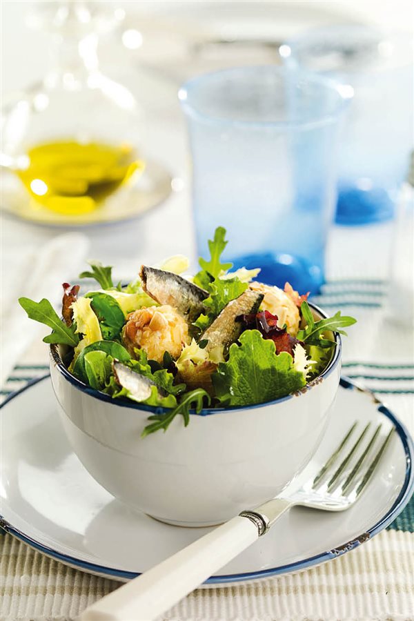 Recetas para adelgazar: ensalada de sardinas.