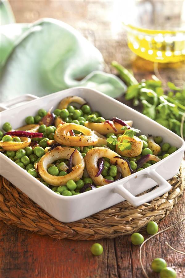 Cenas ligeras: guisantes con calamares