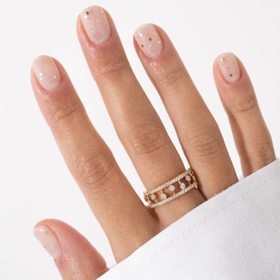 Manicura de invitada 2023: Con destellos