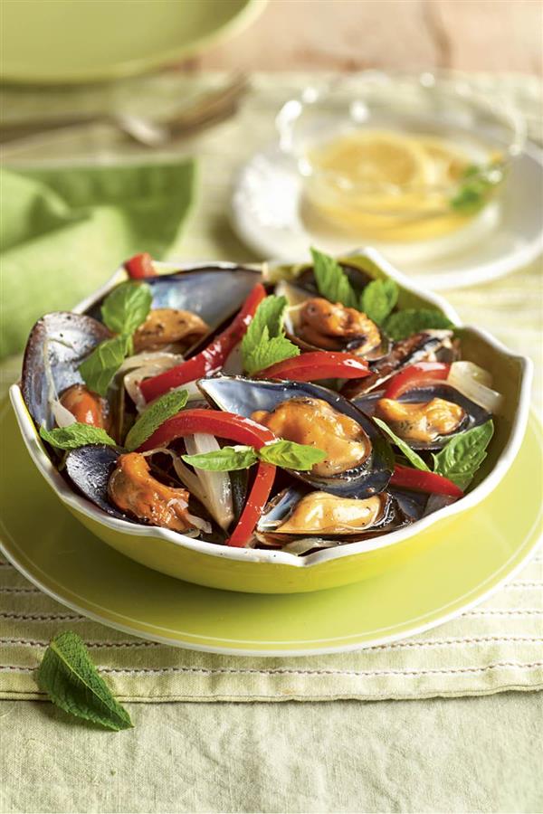 Cenas ligeras: mejillones salteados con menta y albahaca