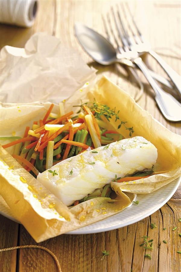 Cenas ligeras: bacalao con verduritas en papillote