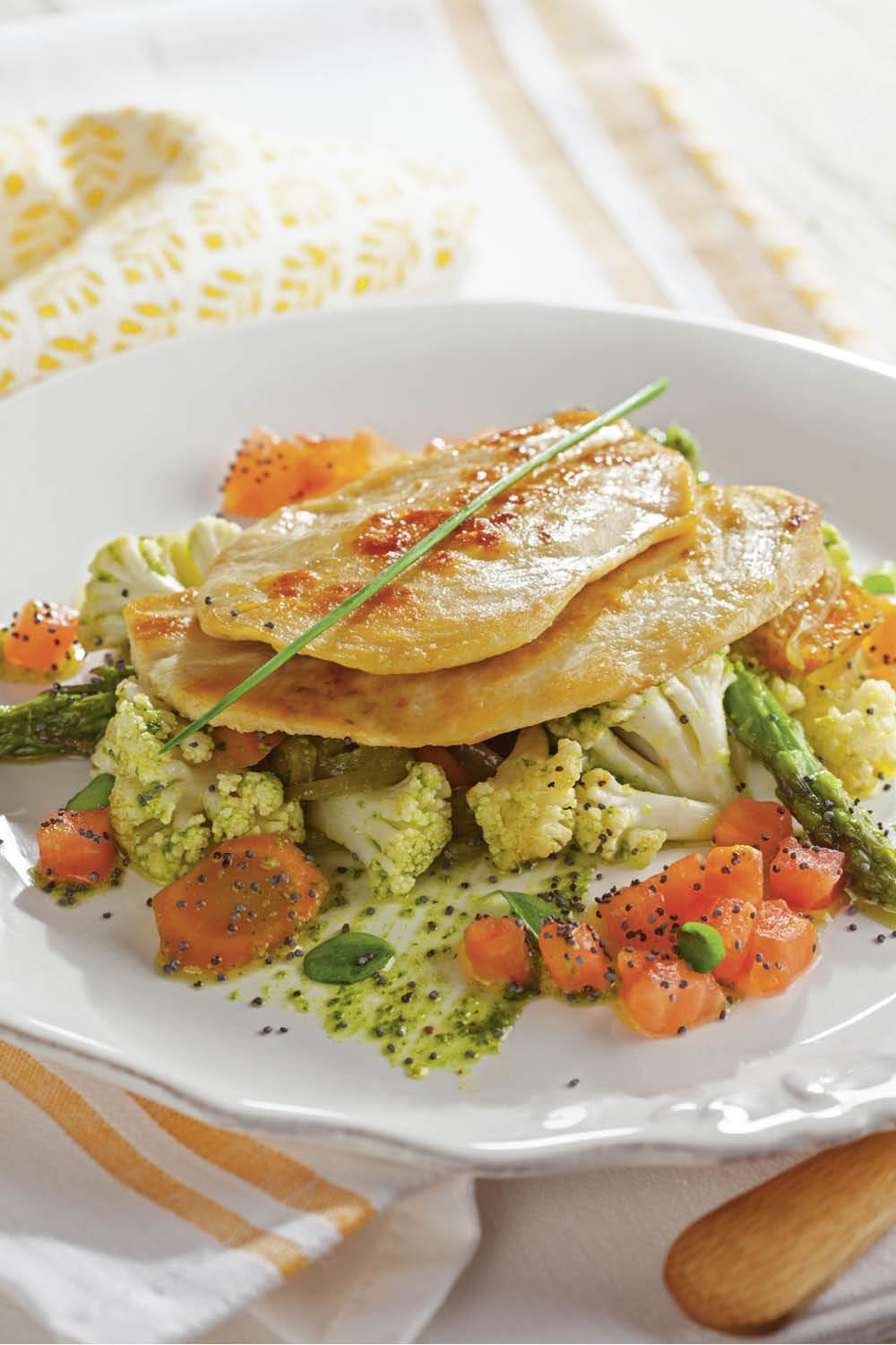 Cenas ligeras: pechuga de pollo con verduras al pesto