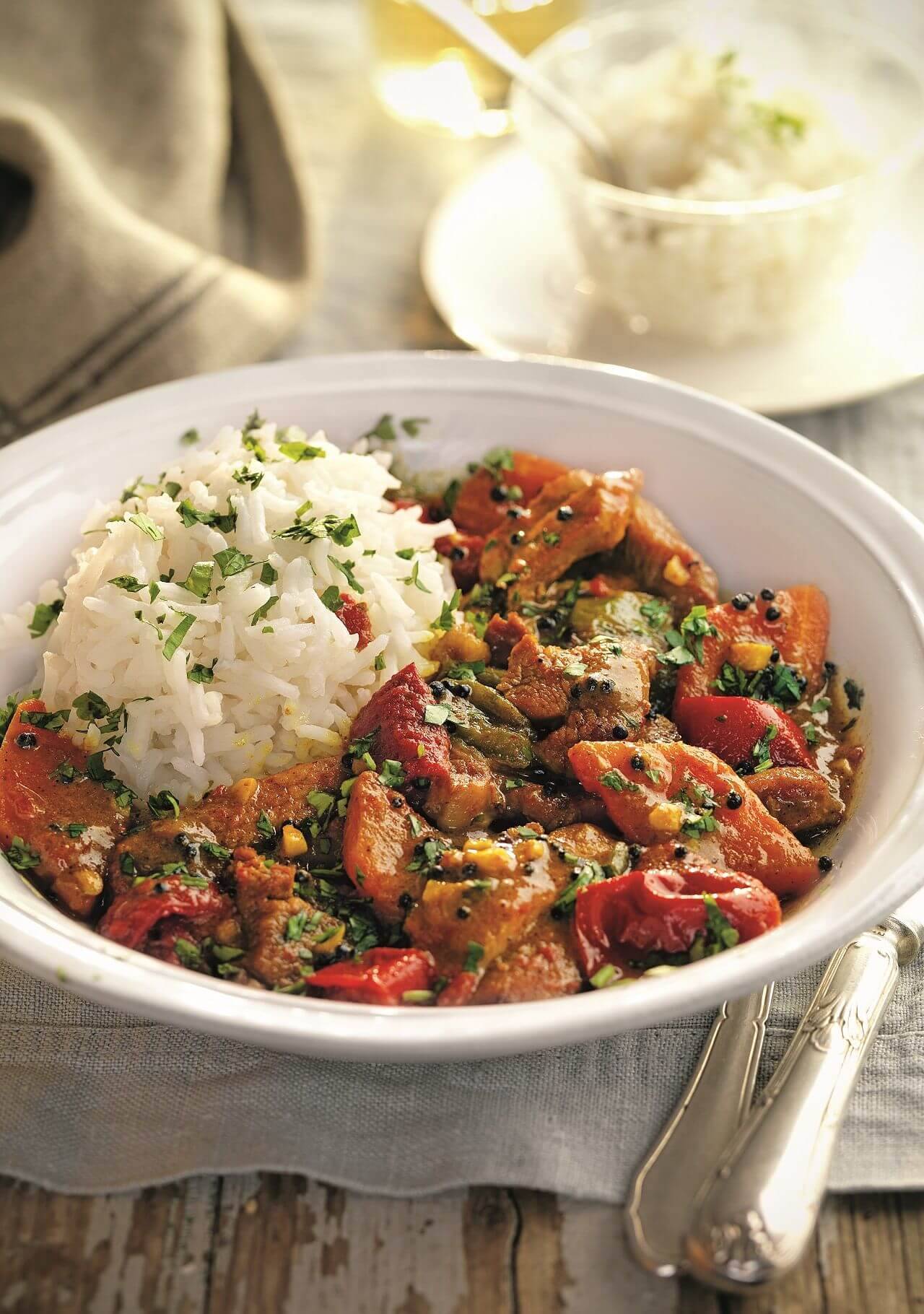 Pollo aromático con verduras y arroz