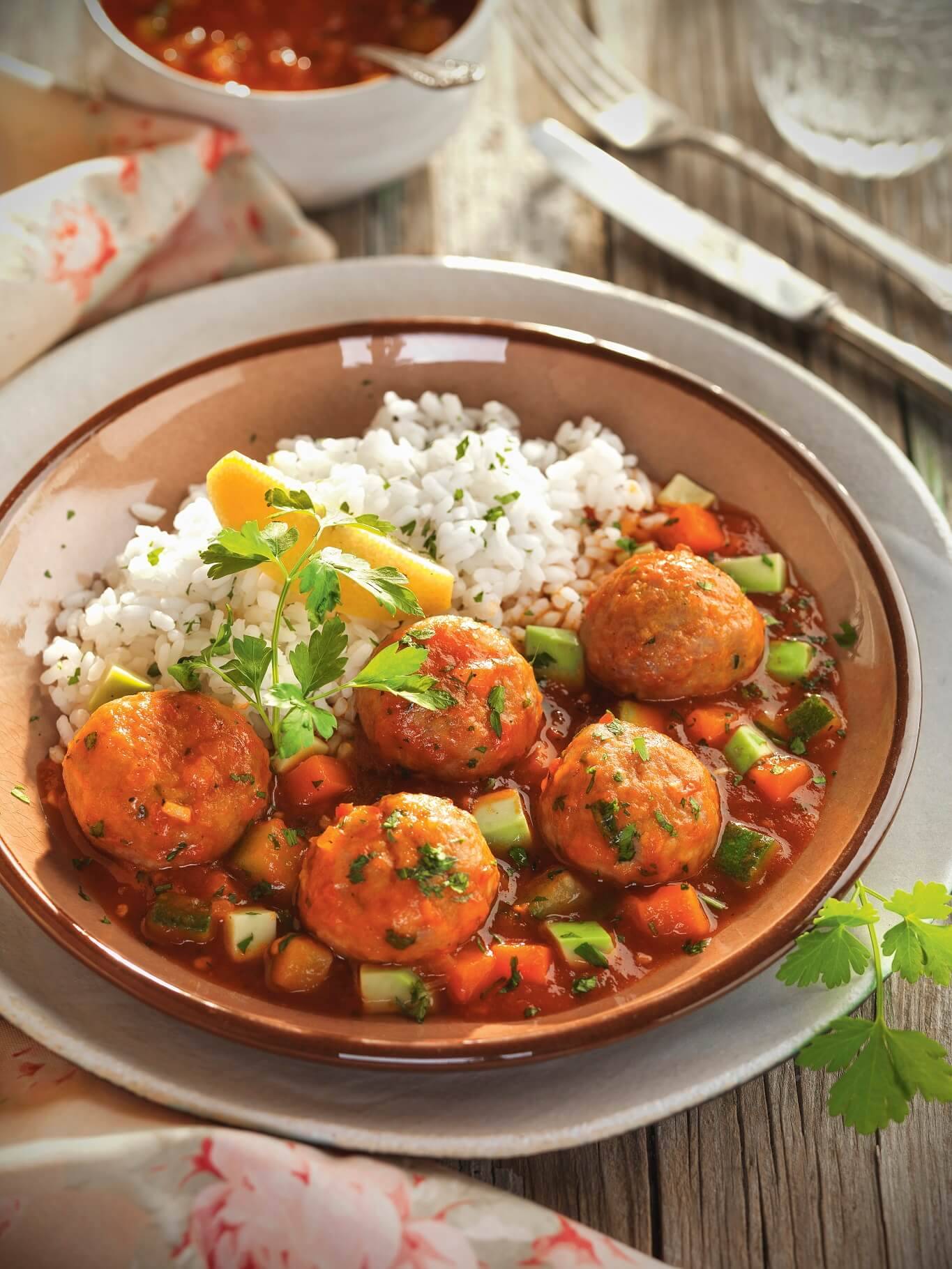 batch cooking albóndigas con tomate
