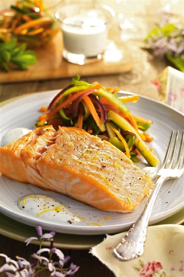 Cenas ligeras: salmón con verduritas