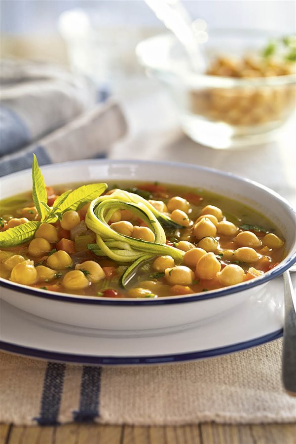 Recetas para adelgazar: sopa de garbanzos y verduras.