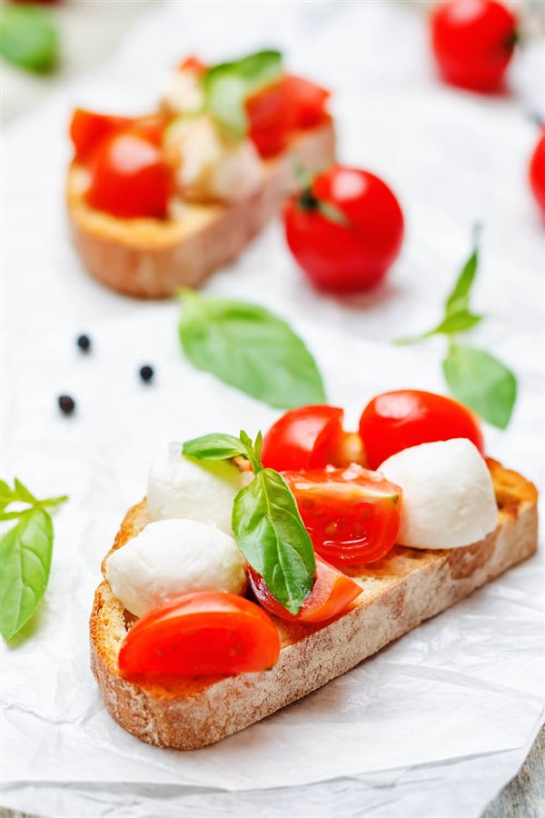 Tostadas con tomate y mozzarella