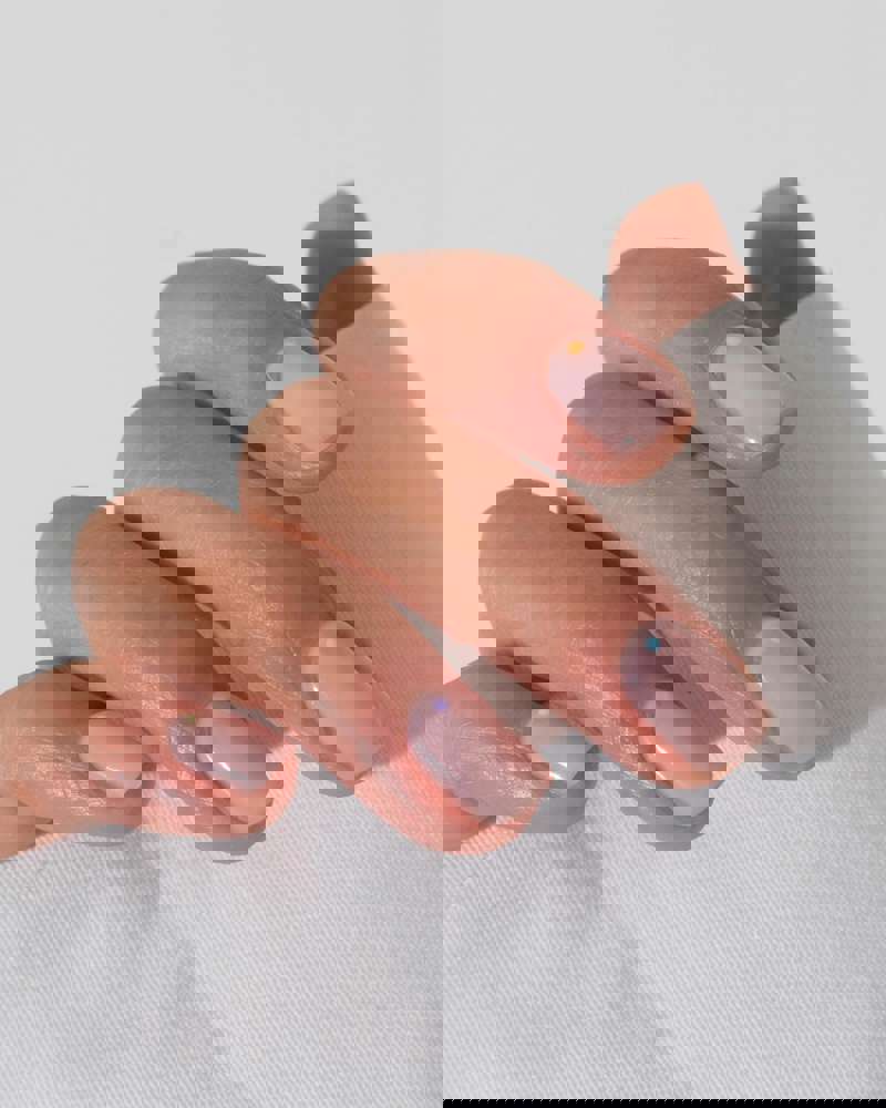 Uñas semipermanentes 2024: dot nails