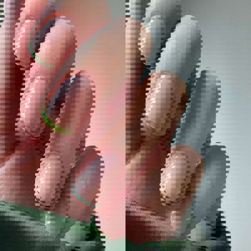 Uñas semipermanentes 2024: microfrancesas