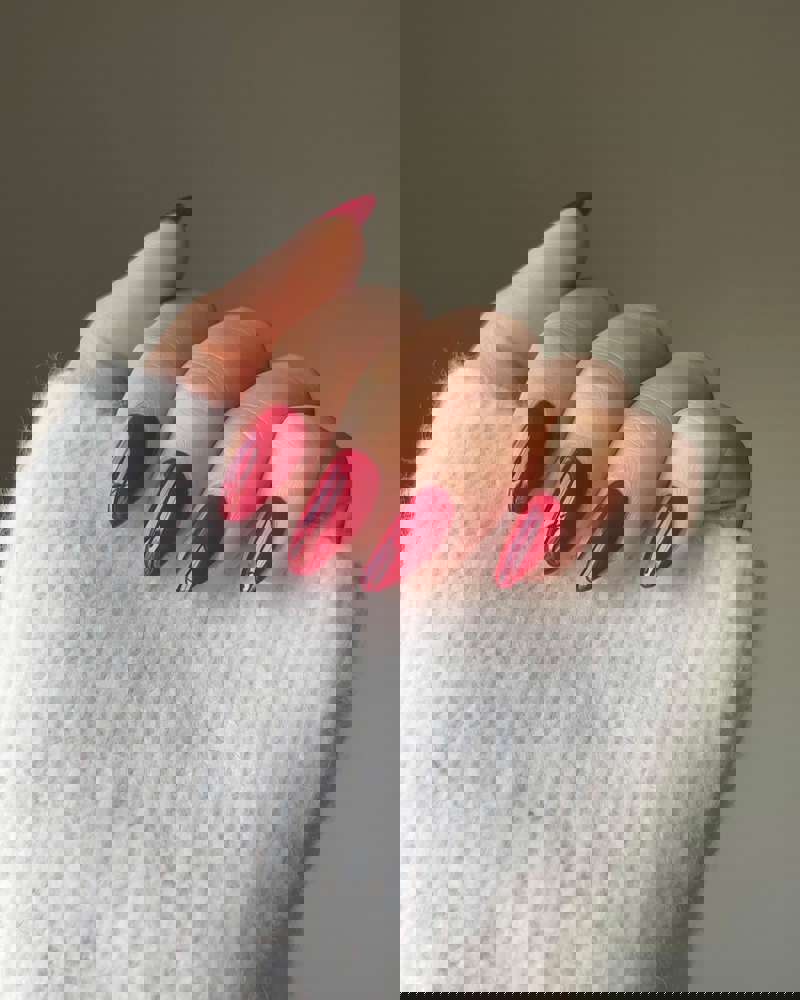 Uñas semipermanentes 2024: rojo cereza