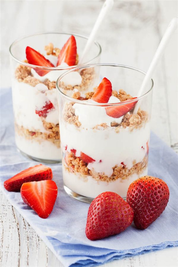 Yogur con frutas y cereales